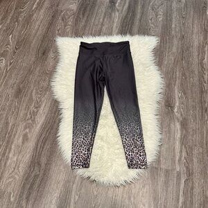Freely Fade into Leopard Gray, Purple, Pink Girls Leggings Size L